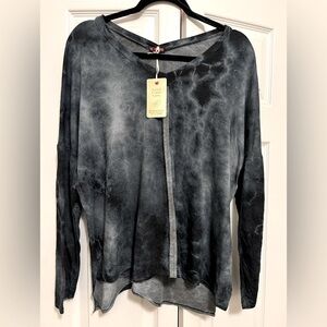 T Party Boutique Long Sleeve Tie Dye Woman Size XL